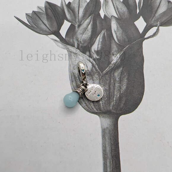 Pandora Glow-in-the-dark Lightbulb Double Dangle Charm - Picture 4 of 8